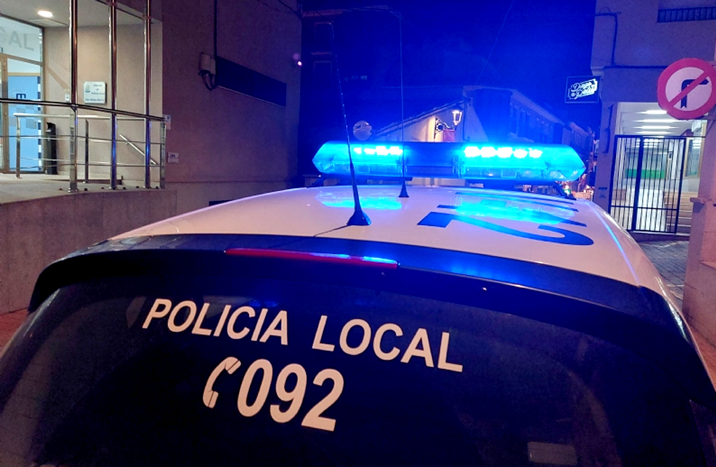 Un vehculo hbrido camuflado refuerza la flota de la Polica Local de Totana